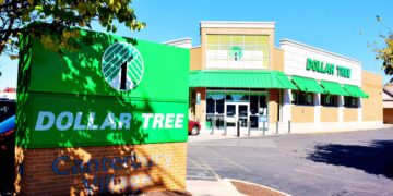 Dollar Tree decorates