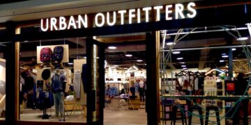 urban outfitters levis