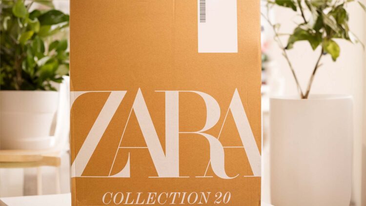 Caja de pedido de prendas de moda de Zara - Grupo Inditex