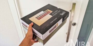 Caja de zapatillas de moda casual de Skechers