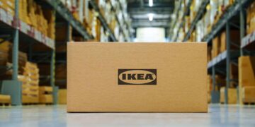 IKEA mesa auxiliar TINGBY