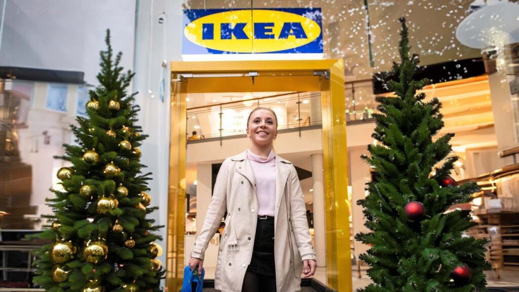 Tienda IKEA de muebles y decoración en Navidad