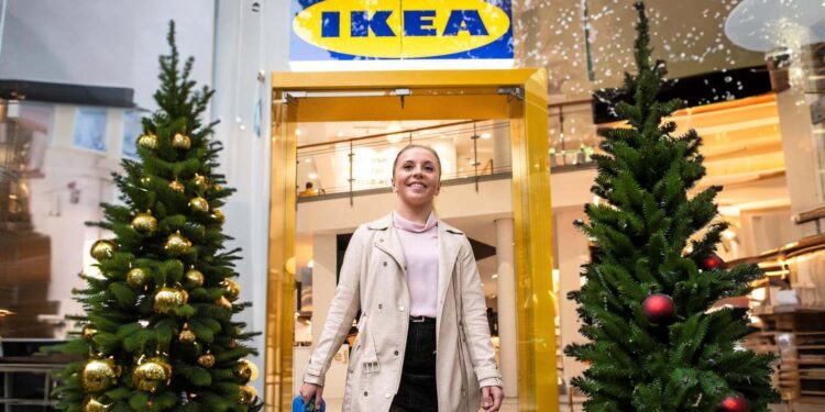Tienda IKEA de muebles y decoración en Navidad