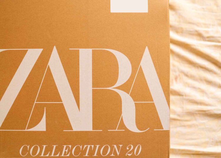 Zara abrigo estilo Kimomo