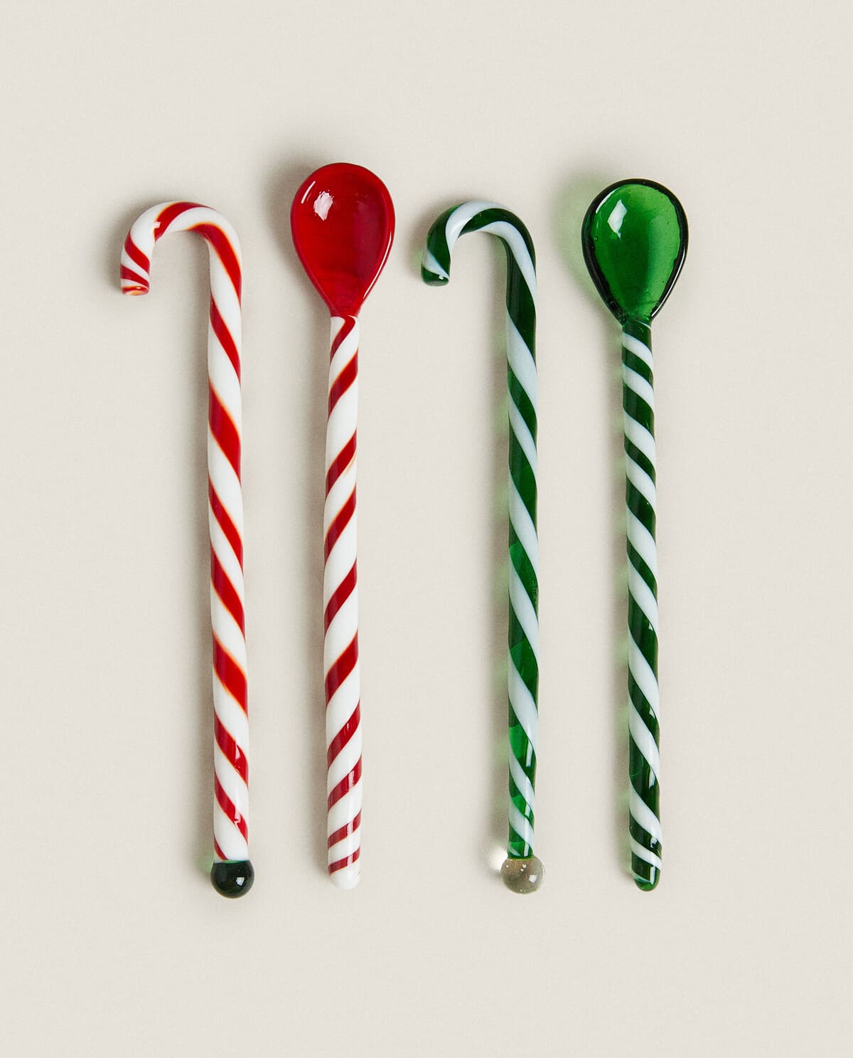 Pack de cucharillas y removedores de vidrio y diseño de Navidad de Zara Home