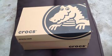 Las zapatillas de casa más calentitas, cómodas y económicas que debes comprar son de Crocs