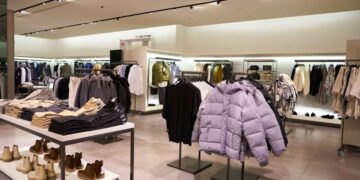 ZARA ZUECO ENGOMADO EFECTO PELO