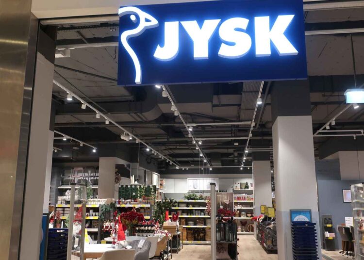 JYSK Aparador HEMDRUP 2 puertas nogal