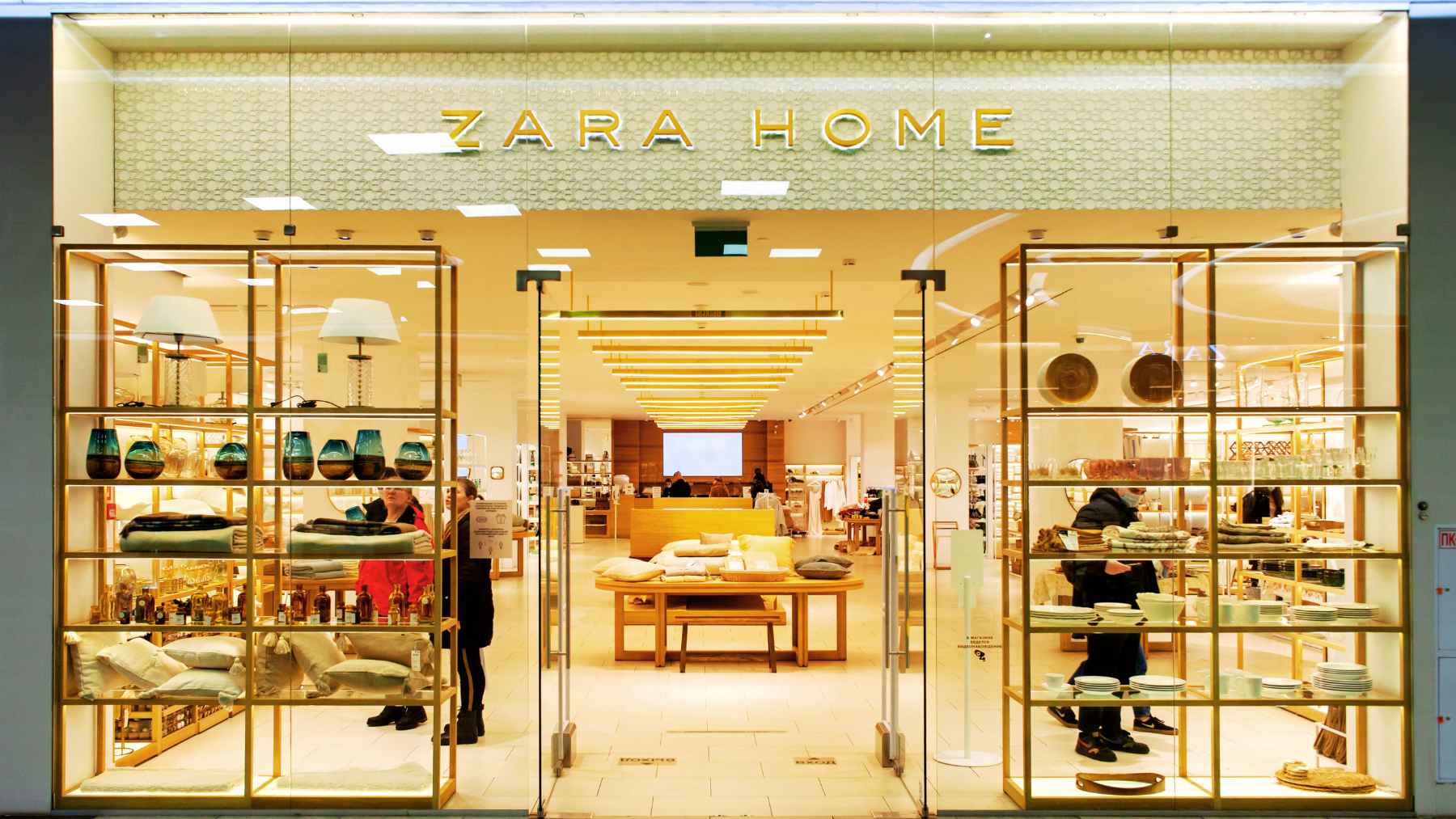 Zara Home rebaja el baúl de madera maciza más bonito y elegante a precio  mínimo: tiene un amplio espacio de almacenaje para mantener el orden en tu  hogar