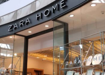 Zara Home mesa cubo cemento