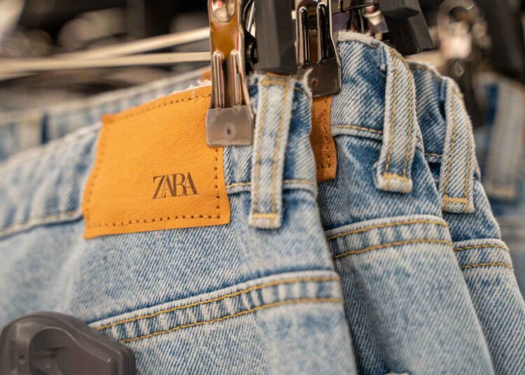 Zara rebaja pantalones atemporales