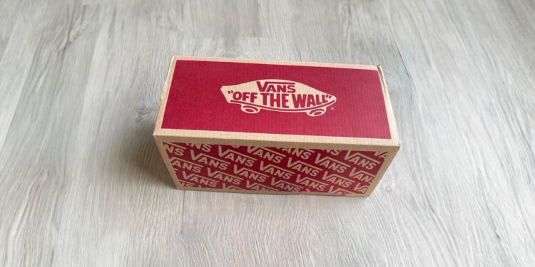 Caja de zapatillas VANS