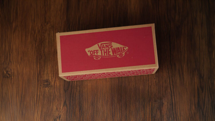 Caja de zapatillas VANS