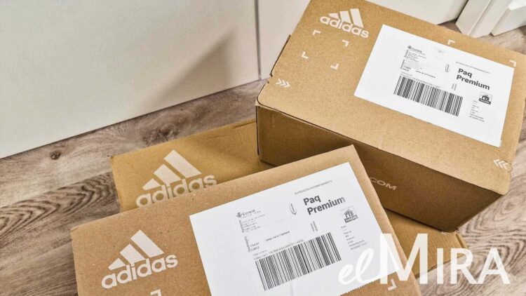 Cajas de zapatillas de Adidas