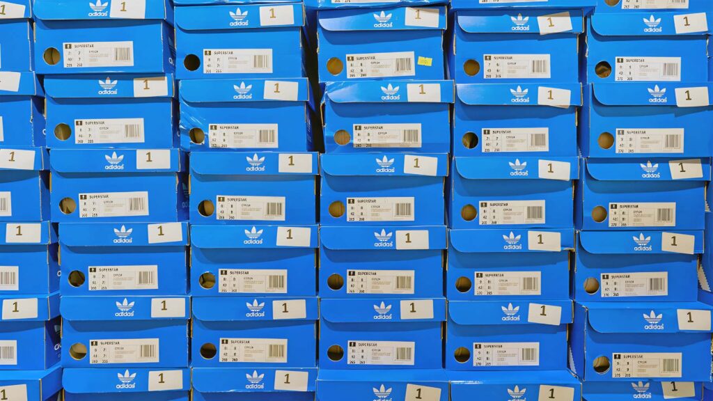 Cajas de zapatillas de la firma Adidas