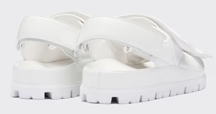 Las sandalias de napa acolchadas blancas de Prada