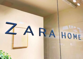 Zara Home consola almacenaje roble