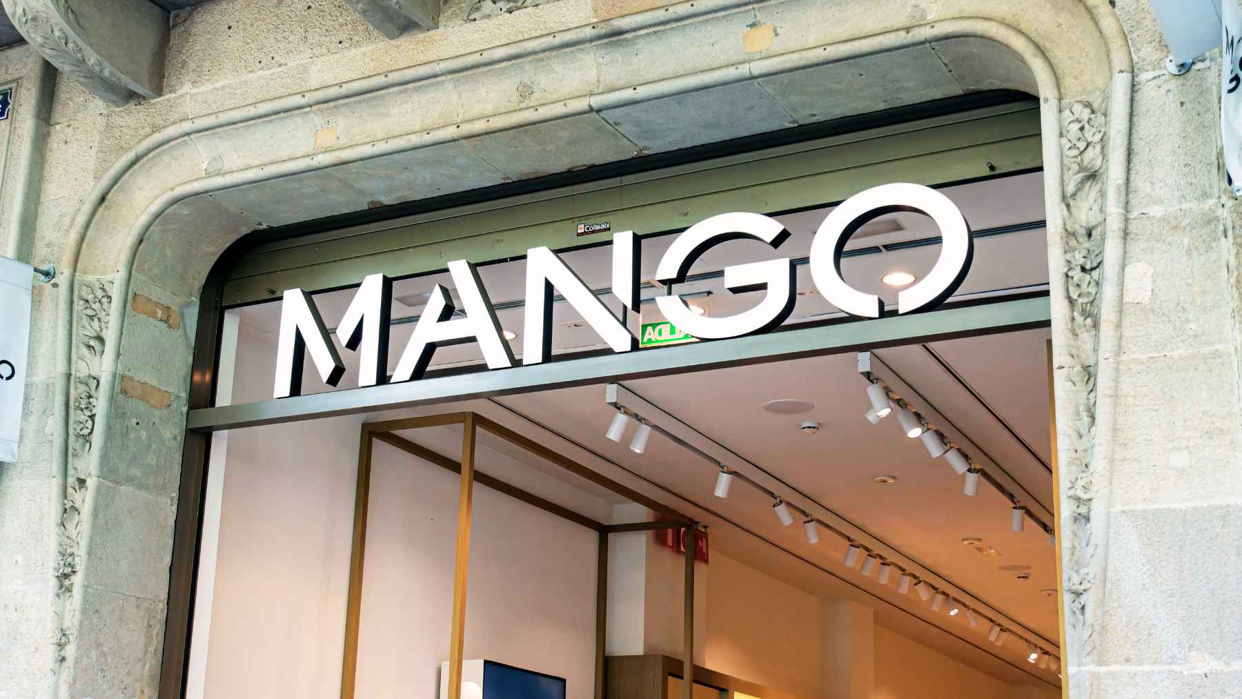 Dan el pego las gafas de Mango que parecen de firma de lujo para