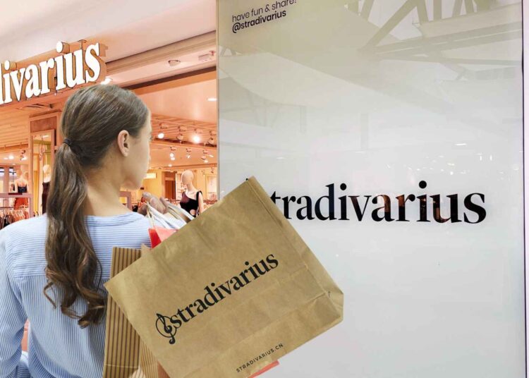 Stradivarius mochila bolsillos