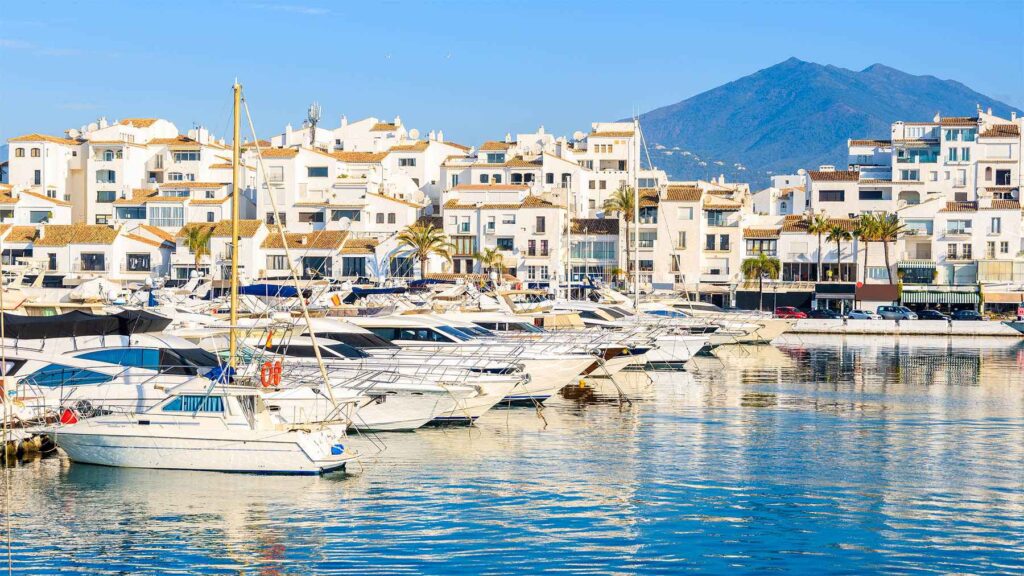 Embarcaciones en el lujoso puerto deportivo de Puerto Banús, Marbella