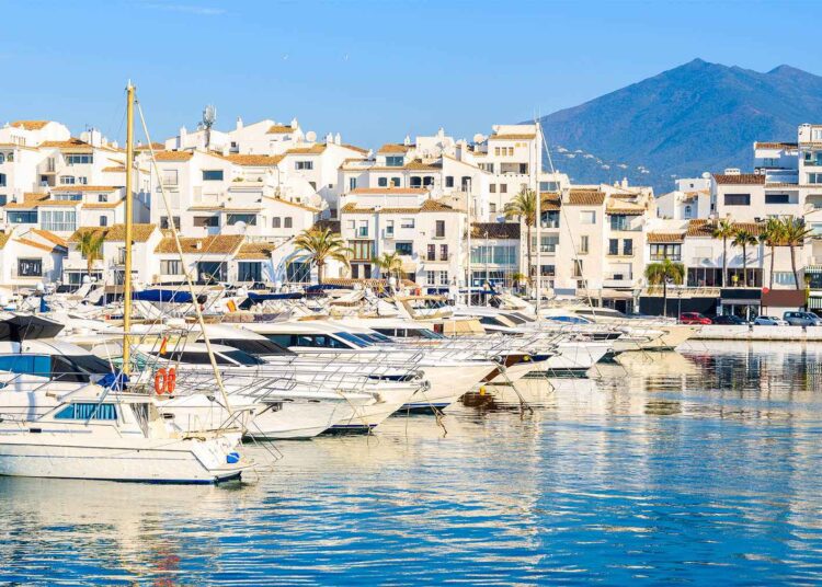 Embarcaciones en el lujoso puerto deportivo de Puerto Banús, Marbella