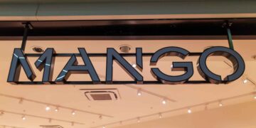 Mango Bolso clutch ratán