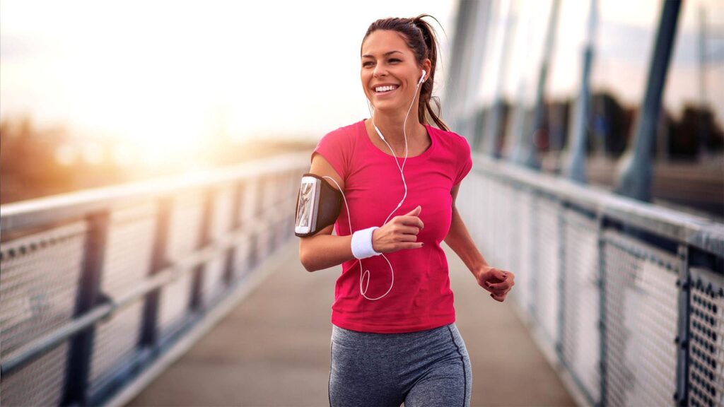 Mujer practicando running