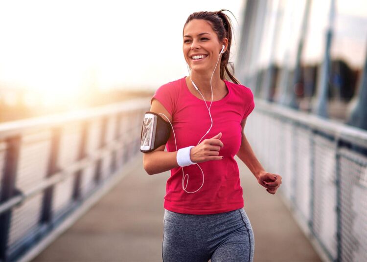 Mujer practicando running