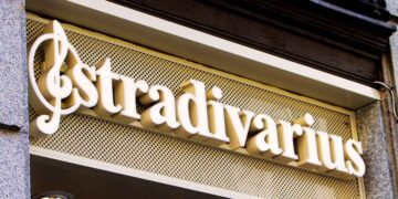 Stradivarius sobrecamisa animal print