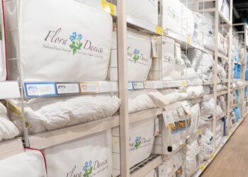 Interior de la tienda JYSK