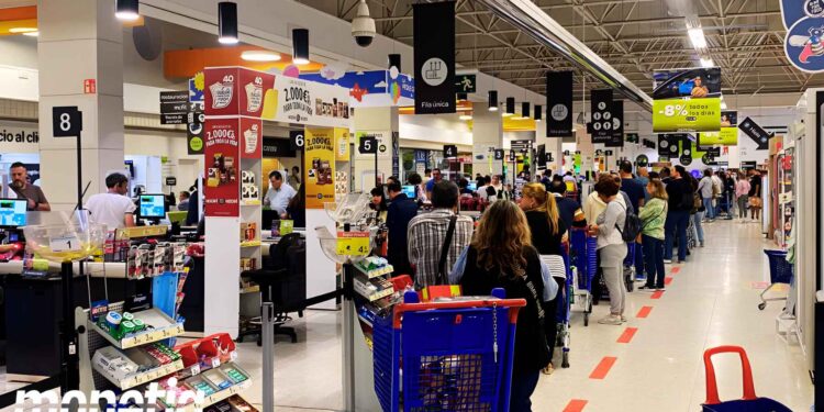 Carrefour lampara de pie mesita auxiliar