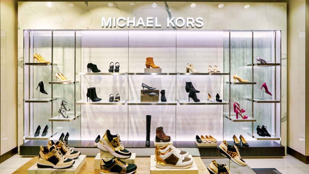 Michael Kors Bota Carlisle de piel con plataforma