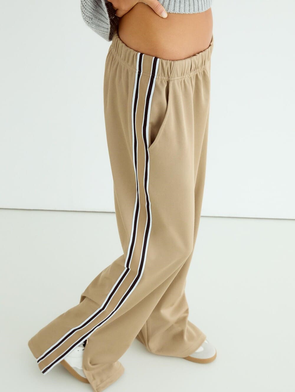 Pantalón jogger Stradivarius cremallera lateral