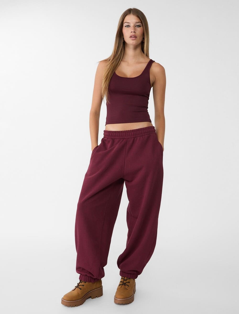 Pantalón jogger felpa oversize de Stradivarius