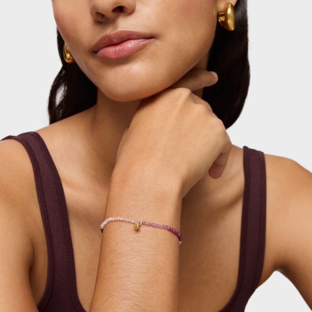 TOUS Pulsera elástica con baño de oro 18 kt sobre plata y gemas rosadas Bold Bear