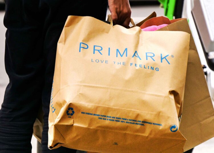 Primark gabardina Rita Ora