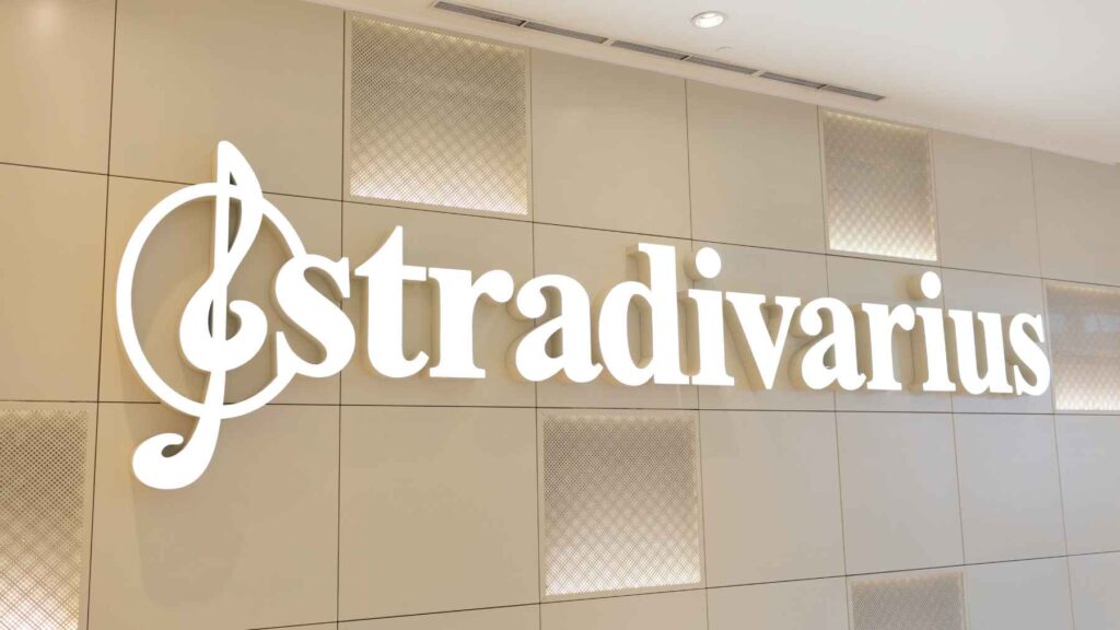 Stradivarius pantalón efecto piel