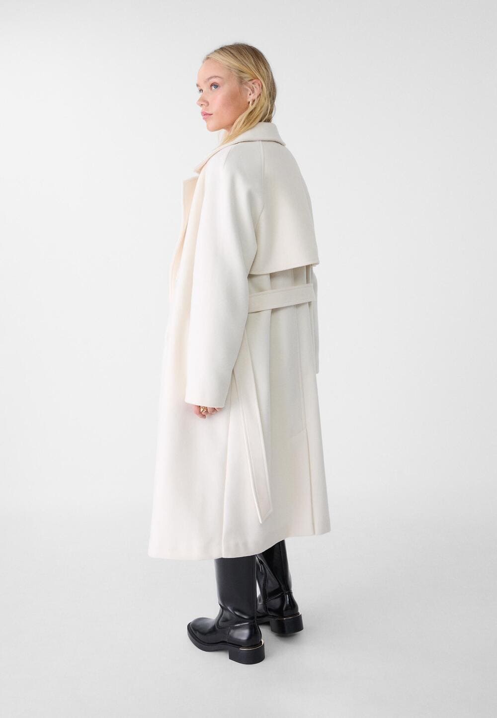 ABRIGO TRENCH TACTO SUAVE DE STRADIVARIUS