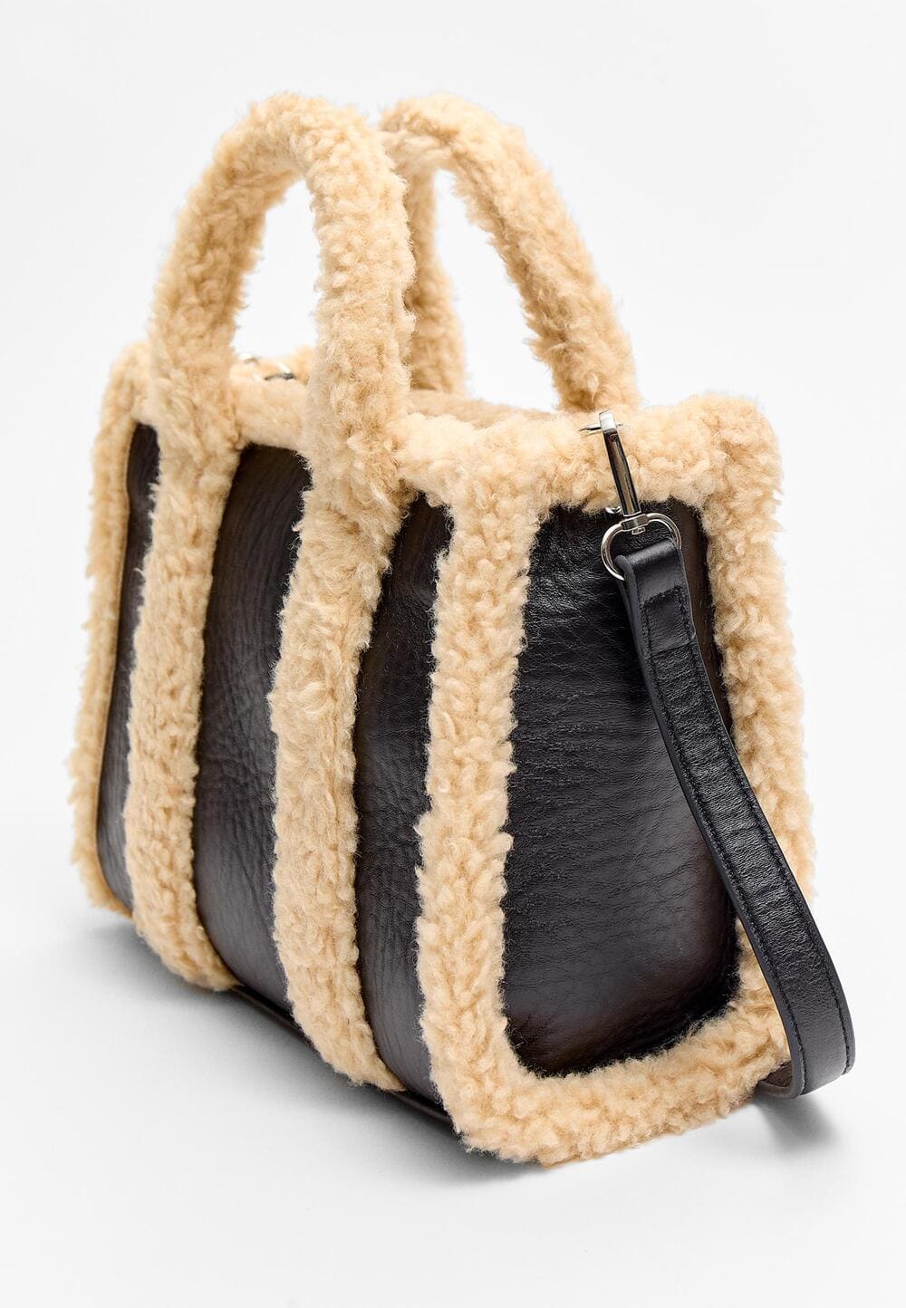 BOLSO TOTE DOBLE FAZ EFECTO BORREGUILLO DE STRADIVARIUS