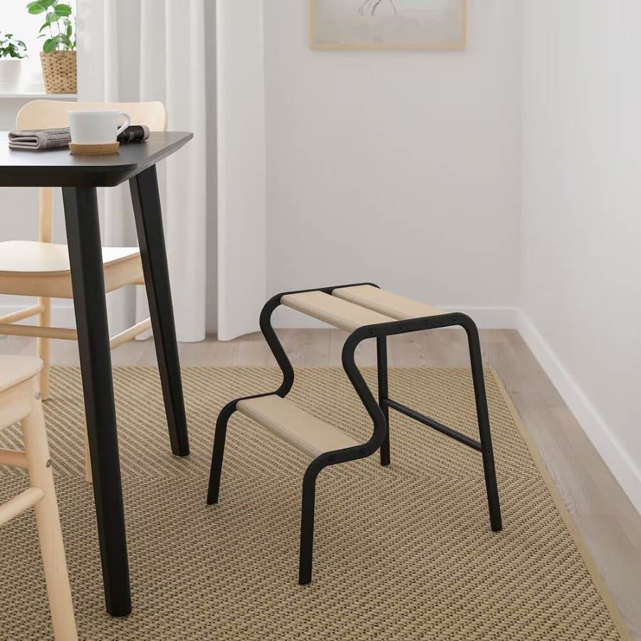 IKEA GRUBBAN Taburete con escalón, negro, abedul