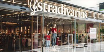 El Jersey de punto que vuela en Stradivarius: nunca pasa de moda y calienta tela