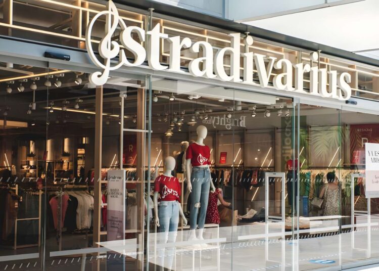 Tienda Stradivarius en Centro Comercial Finestrelles