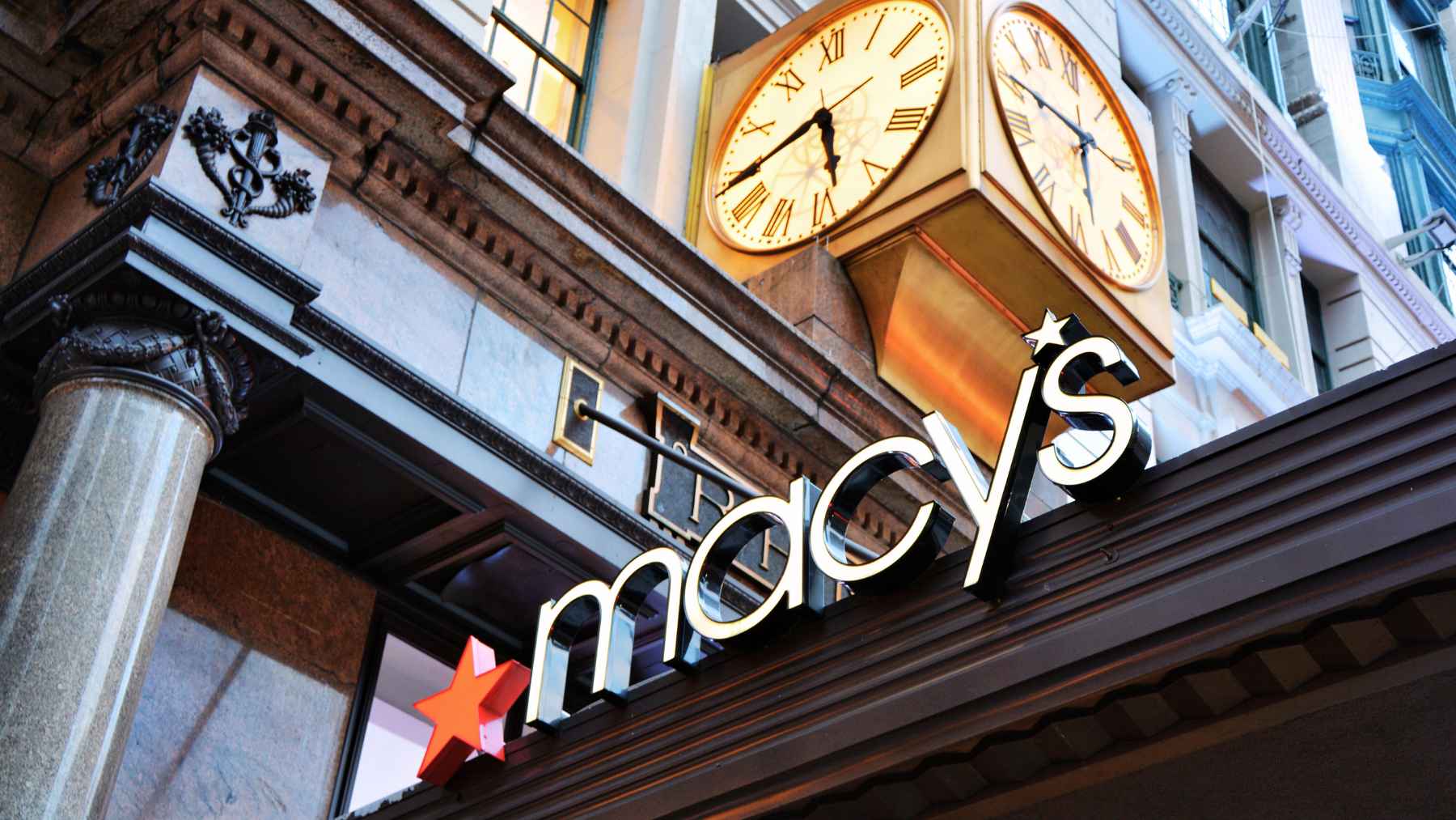 Macys pendientes oro