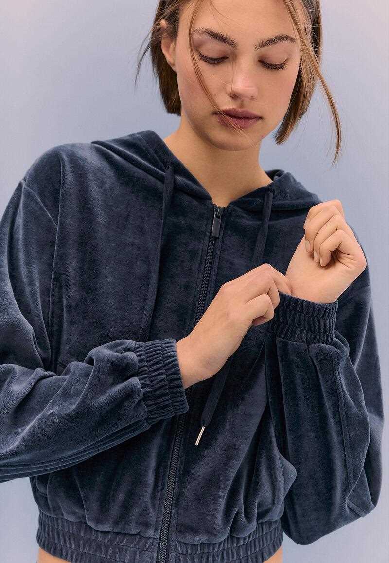 SUDADERA CAPUCHA TERCIOPELO DE STRADIVARIUS