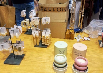 Parfois pulsera dorada corazones