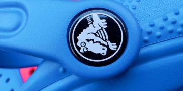 Crocs zuecos estampados