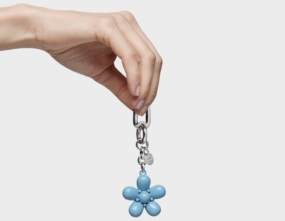 TOUS Llavero azul cielo Puffed Daisy Flower