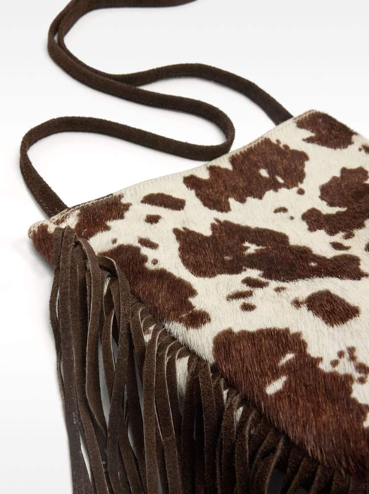 Bolso bombonera de piel con flecos
