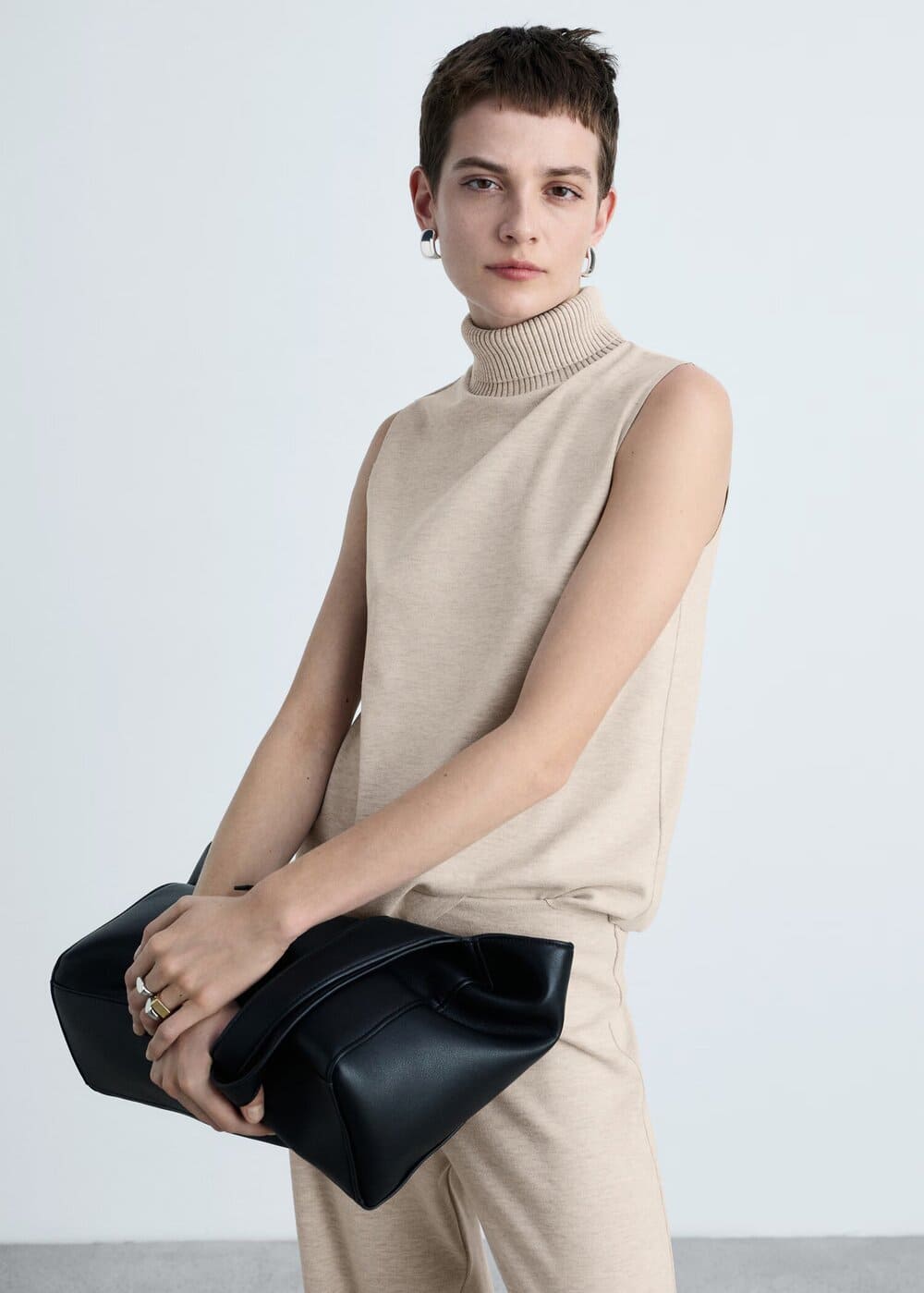 Top punto cuello alto de MANGO