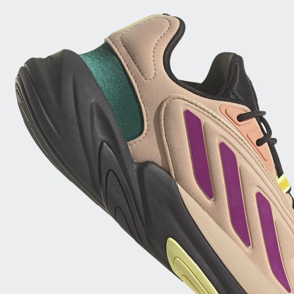 Zapatilla Ozelia de marca Adidas